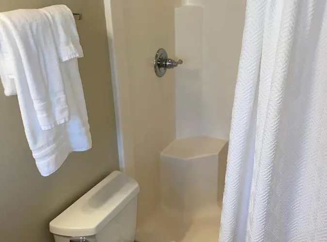 W Pool Near Beaches, Dining, Shopping, Etc 3*