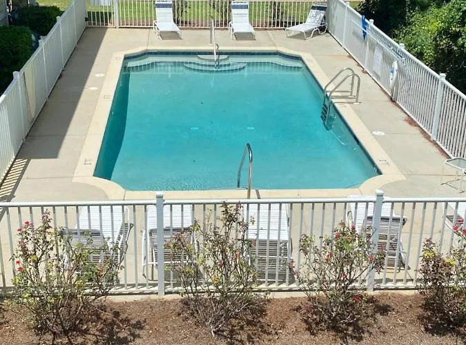 W Pool Near Beaches, Dining, Shopping, Etc 3*