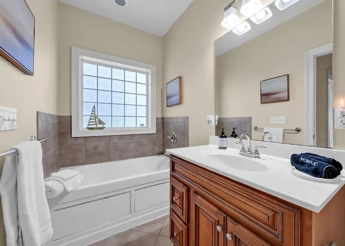 W Pool Near Beaches, Dining, Shopping, Etc 3*