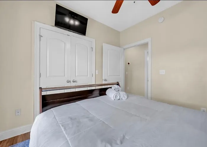 W Pool Near Beaches, Dining, Shopping, Etc 3*